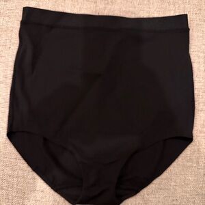 Wacoal Women's High-Waisted Black Shorts